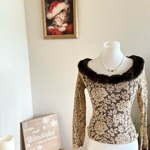 Elegant Floral Patterned Sweater with Faux Fur Trim